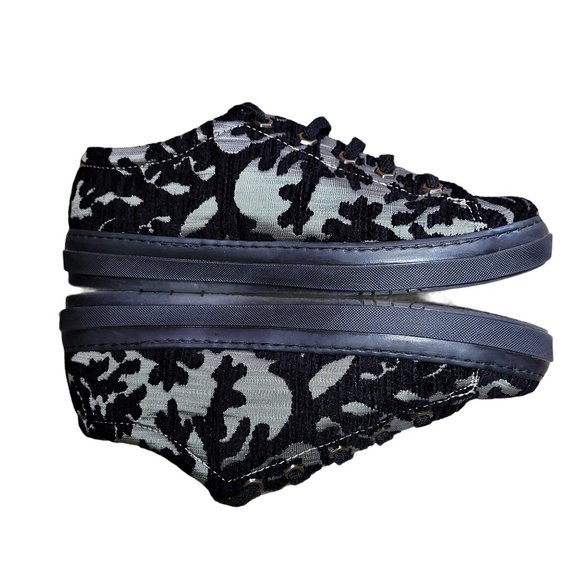 3/$20 Embroidered Raised Velvet Fashion Sneaker | 8.5 - Picture 7 of 13